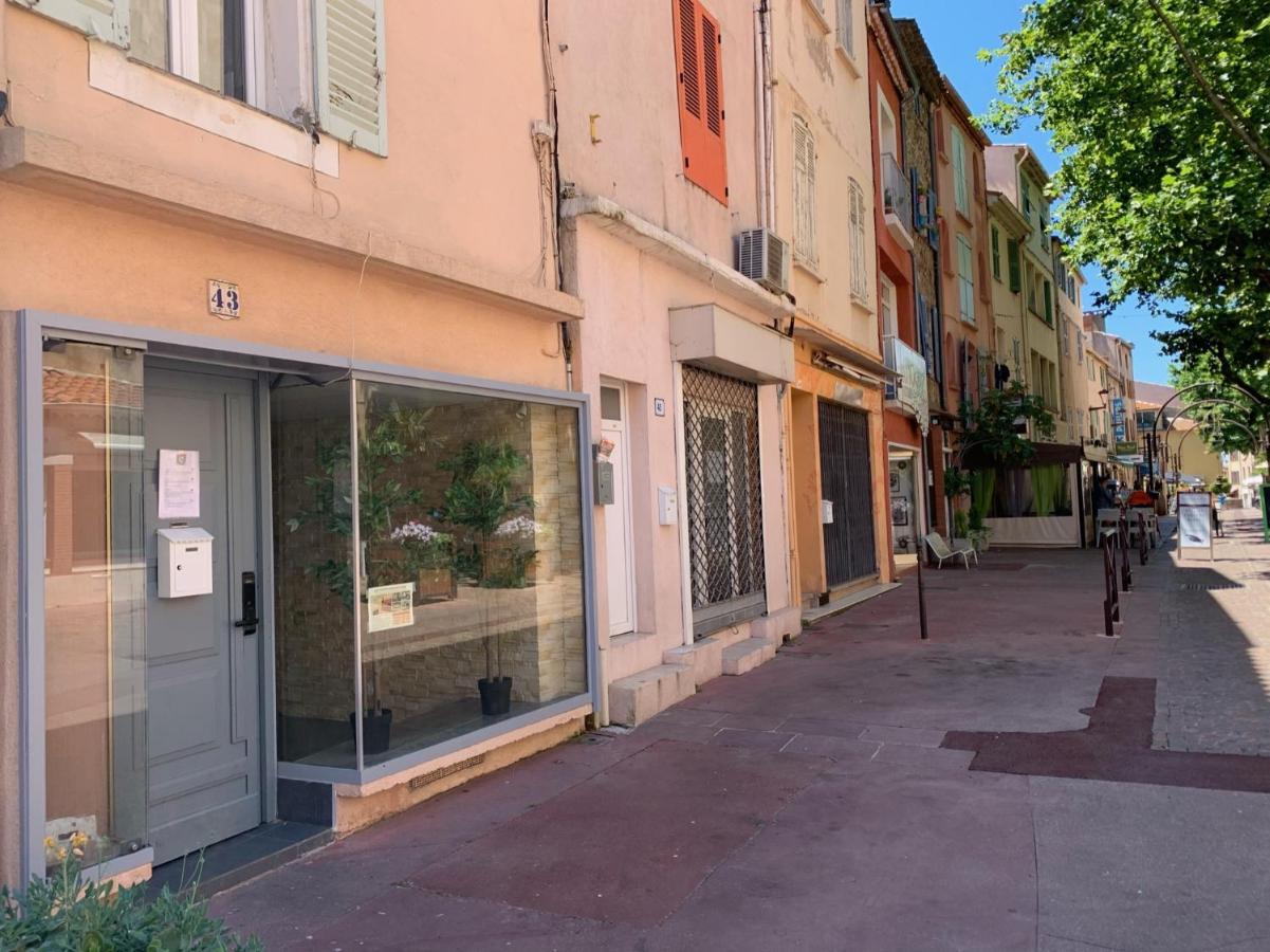 Magnifique Studio au cœur historique de Fréjus Esterno foto